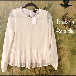 Banana Republic - NWT - Off White Blouse - Small